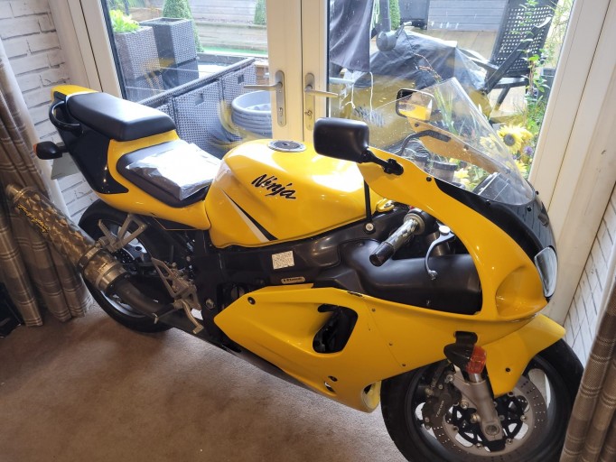 Kawasaki ninja 750 zx7r discount