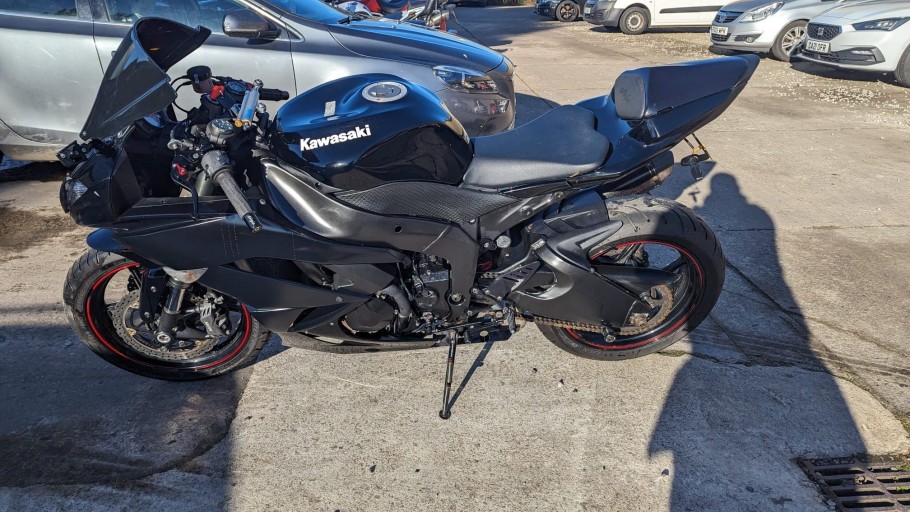 Lot 332 - 1997 KAWASAKI ZX 600-F3